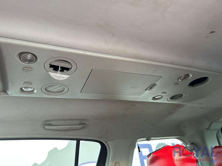 2004-nissan-armada-image-29