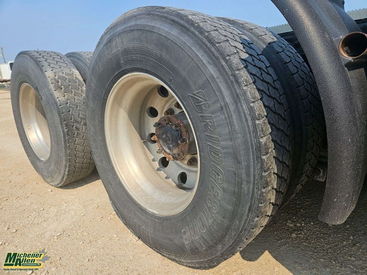 2019-peterbilt-579-image-13