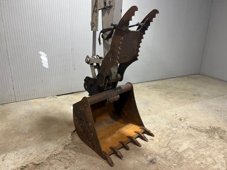 takeuchi-tb370-image-9