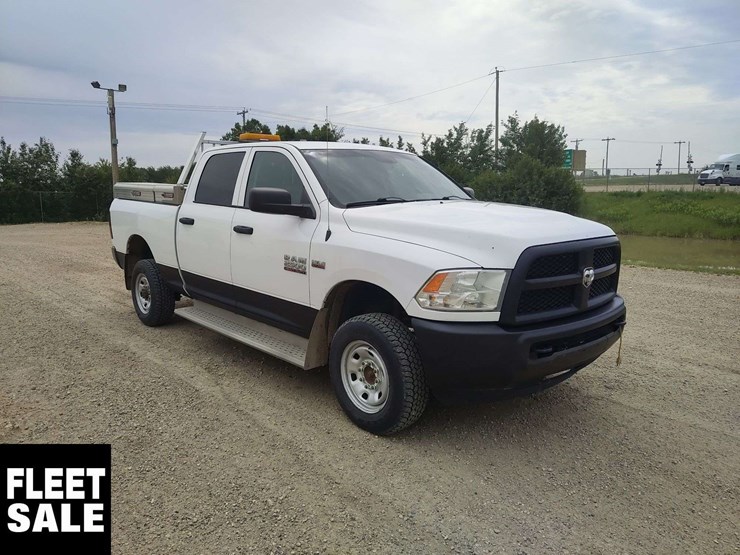 2015-ram-tradesman-image-2