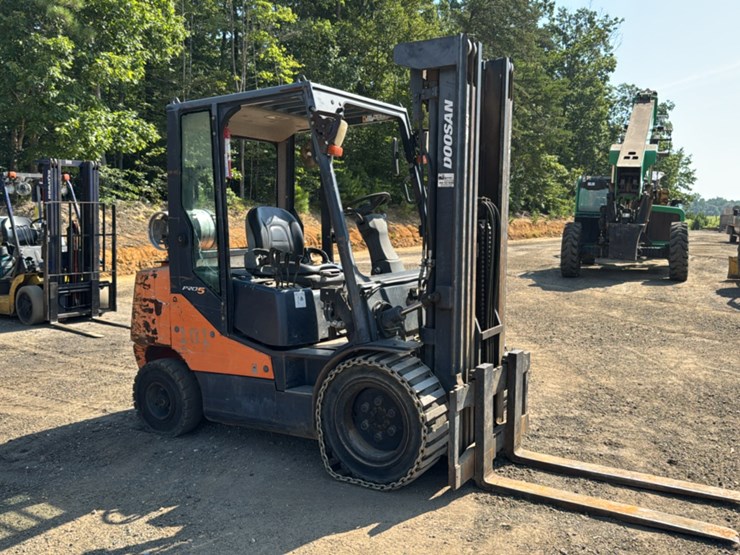 #270-•-doosan-c35-5-forklift-image-7