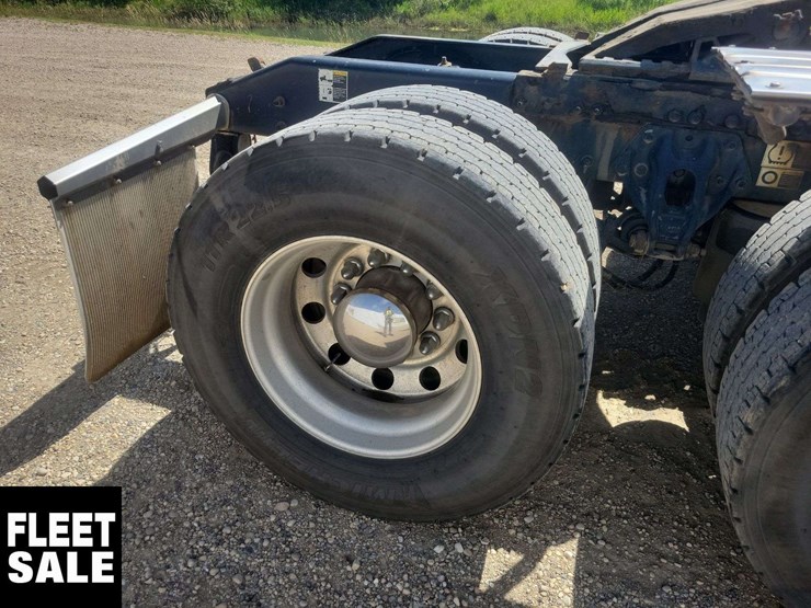 2019-peterbilt-579-image-11