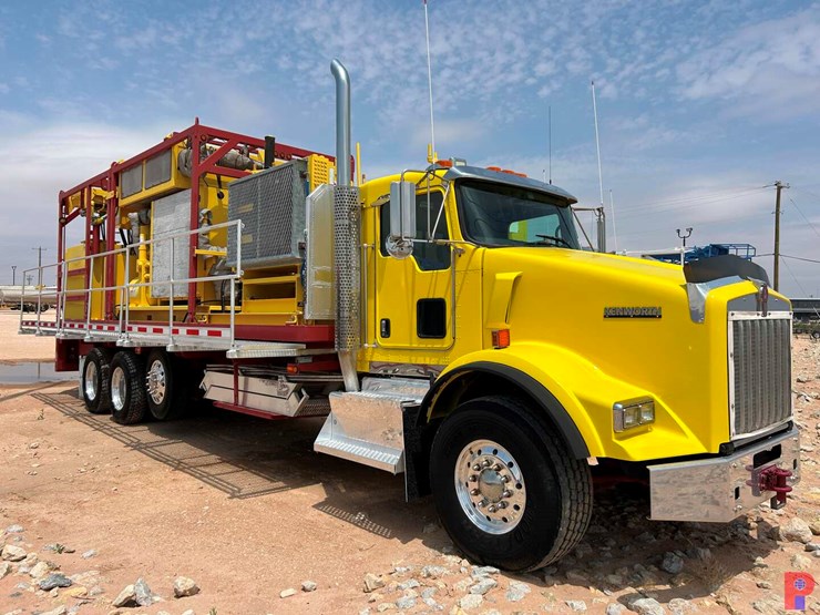 2013-kenworth-t800-image-1