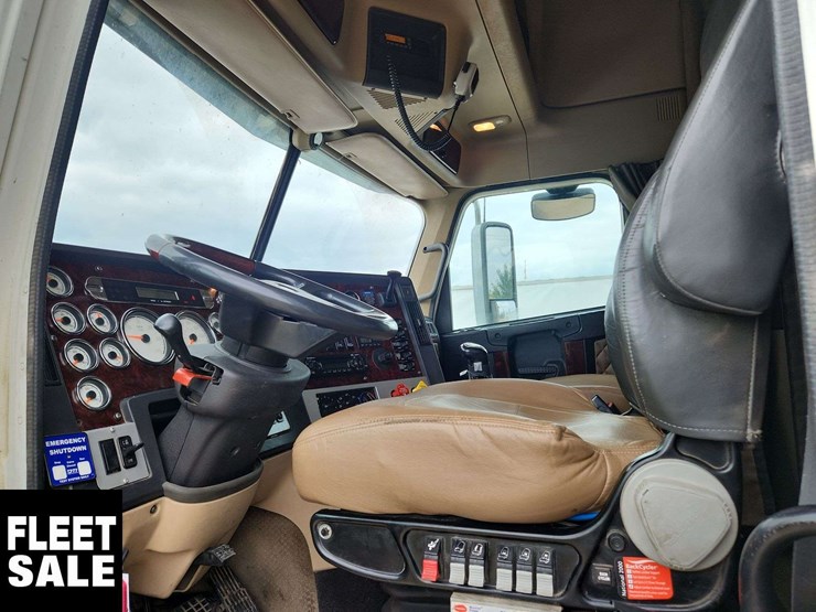 2012-freightliner-coronado-122-image-9