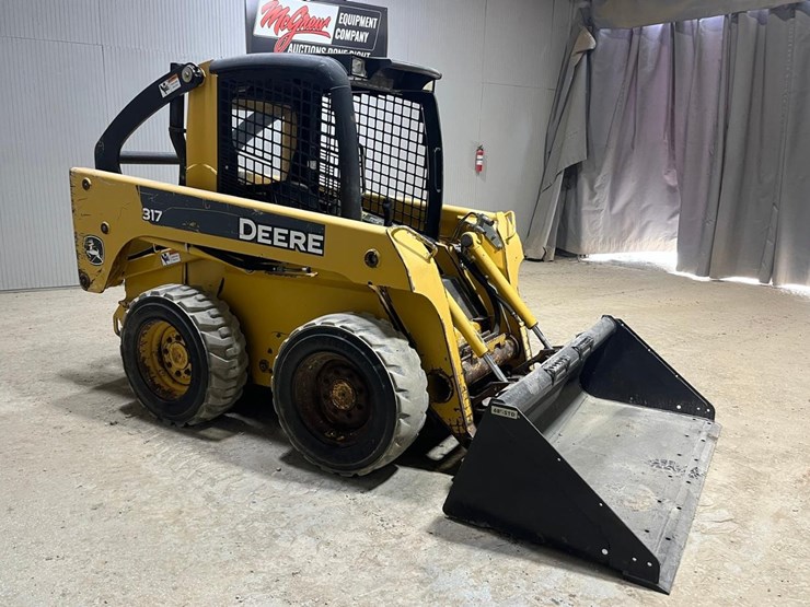 john-deere-317-image-7