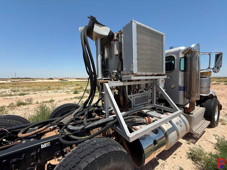 2013-peterbilt-367-image-5