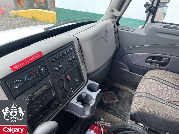 2011-international-durastar-4300-image-8