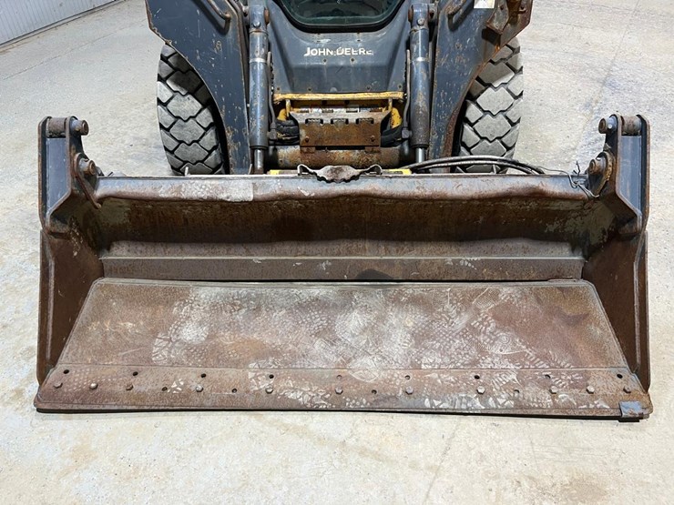 2015-deere-318e-image-9