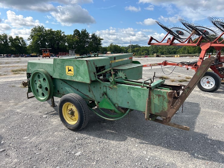 john-deere-336-image-4