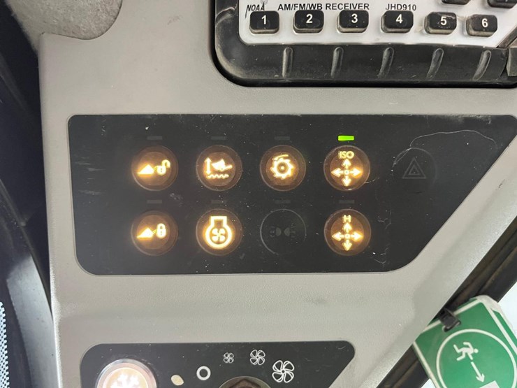 2018-jcb-3ts-8t-image-28