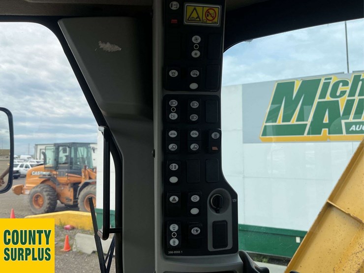 2015-caterpillar-14m-image-6