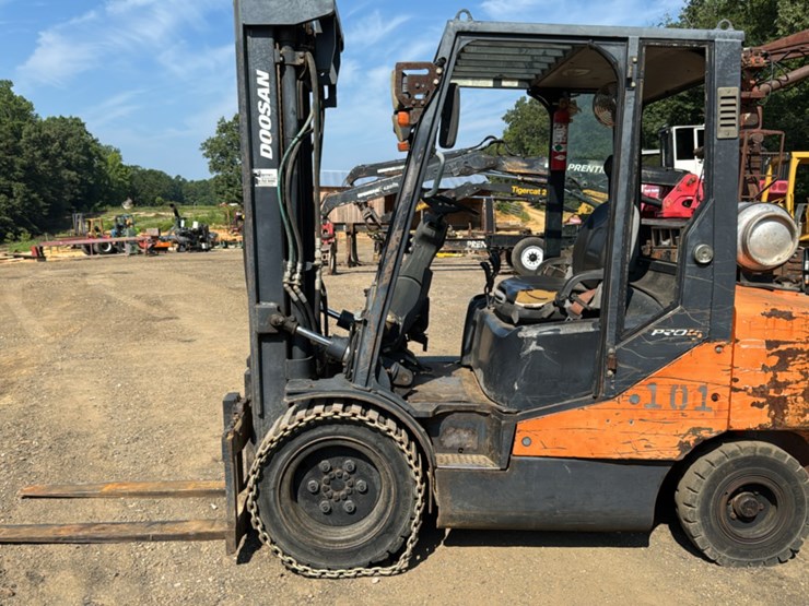 #270-•-doosan-c35-5-forklift-image-10