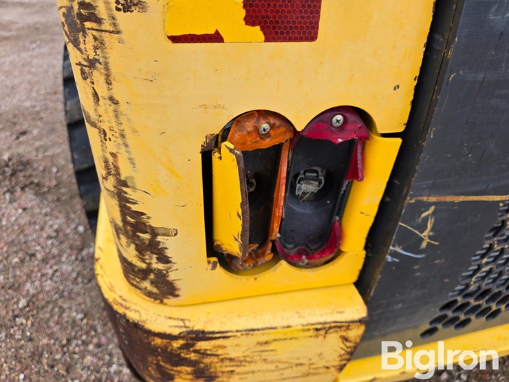 2016-new-holland-l228-image-10
