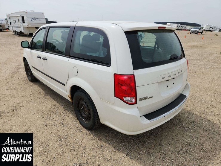2013-dodge-grand-caravan-image-2