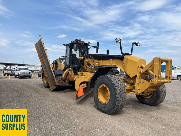2017-caterpillar-14m-image-22