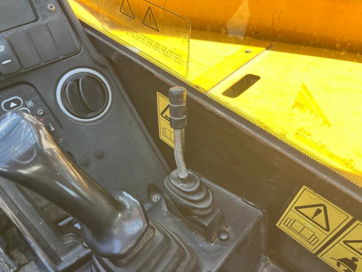 2015-jcb-507-42-image-35