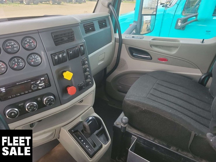 2018-peterbilt-579-image-17
