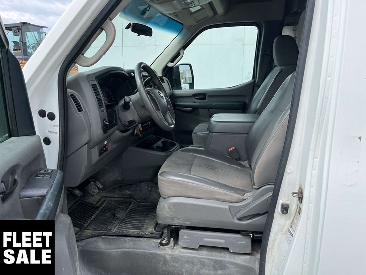 2013-nissan-nv3500hd-image-6