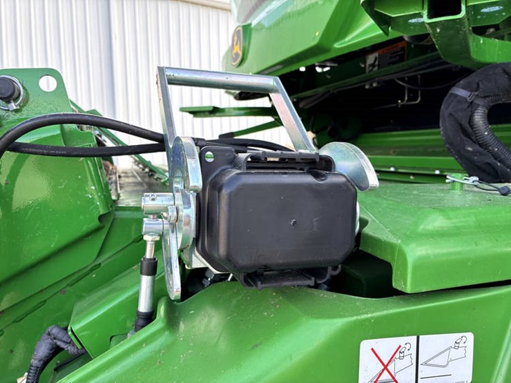 2024-john-deere-s790-image-12