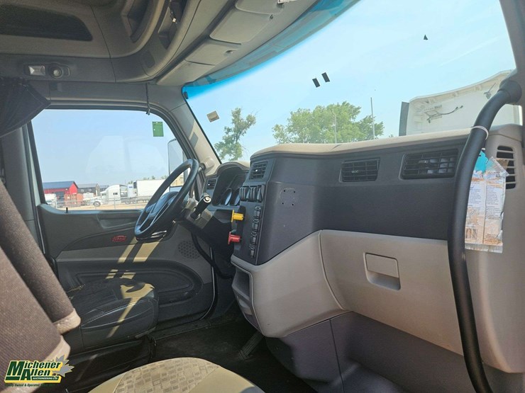2019-peterbilt-579-image-32
