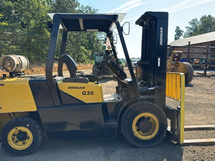 #269-•-doosan-g35-forklift-image-6