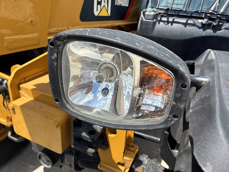 2018-caterpillar-th408d-image-29