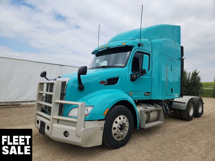 2019-peterbilt-579-image-1