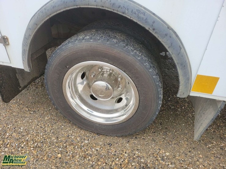 2004-ford-f550-image-50
