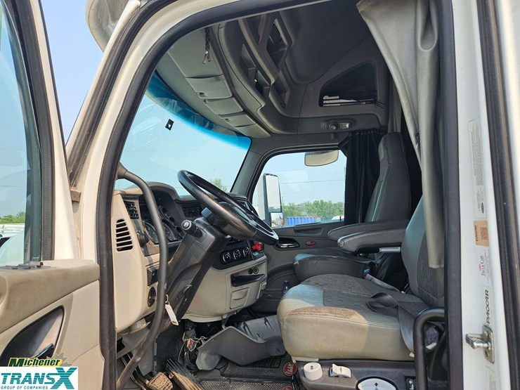 2020-peterbilt-579-image-23