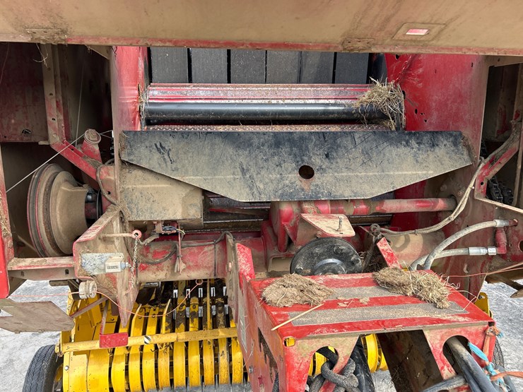 new-holland-br7070-image-8