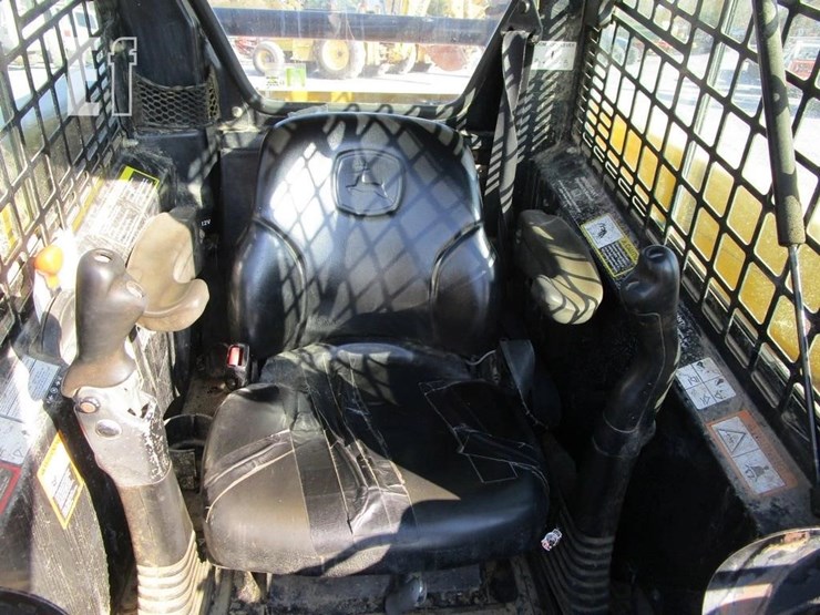 deere-320-image-11