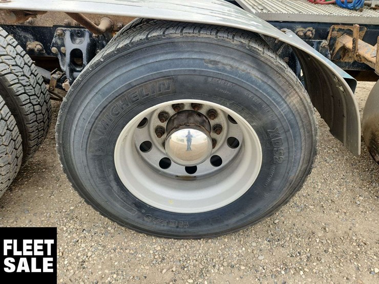 2019-peterbilt-579-image-21