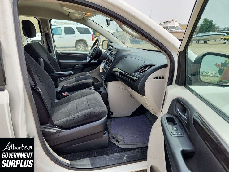 2013-dodge-grand-caravan-image-13