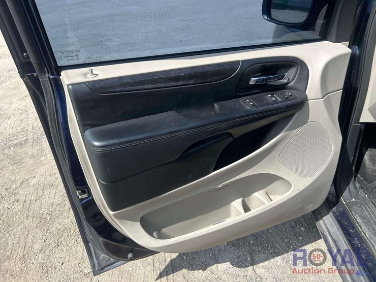 2017-dodge-grand-caravan-se-image-6