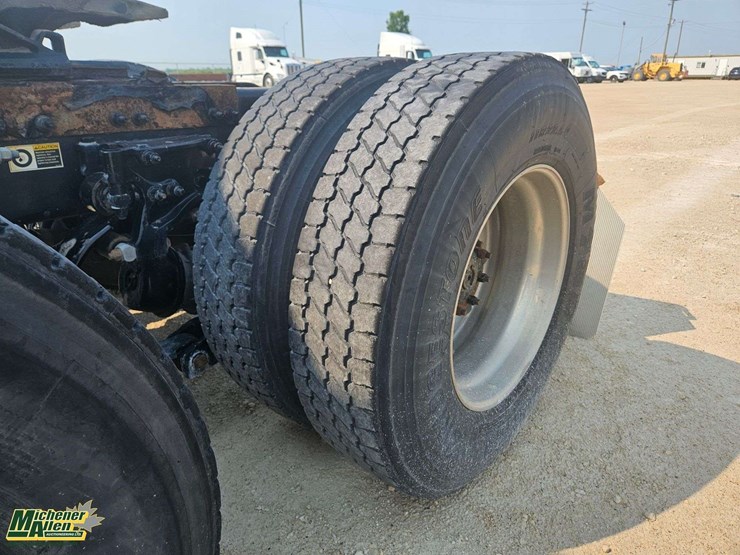 2019-peterbilt-579-image-17