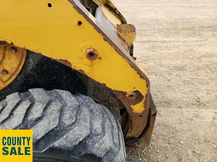 2005-caterpillar-246b-image-35