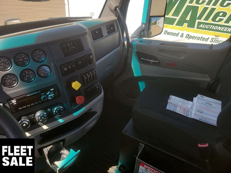 2019-peterbilt-579-image-17