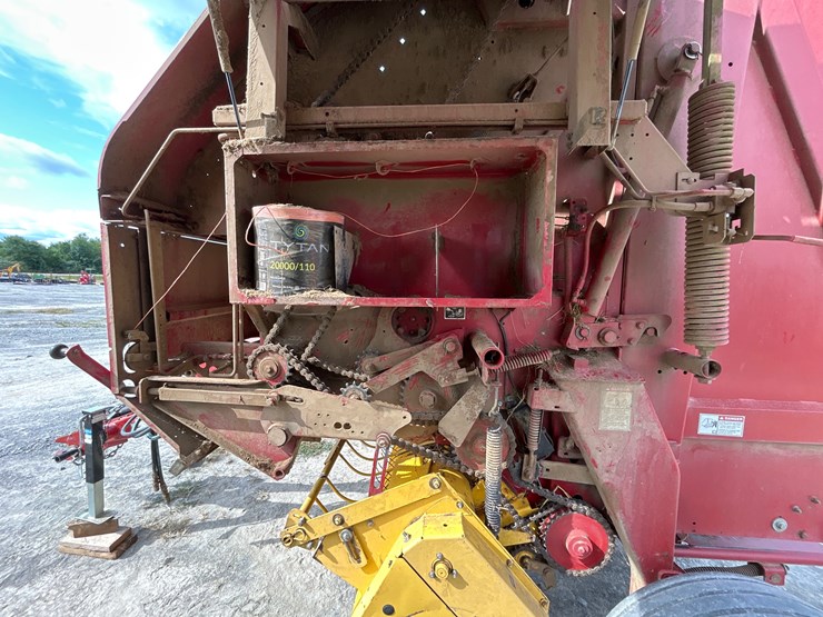 new-holland-br7070-image-9