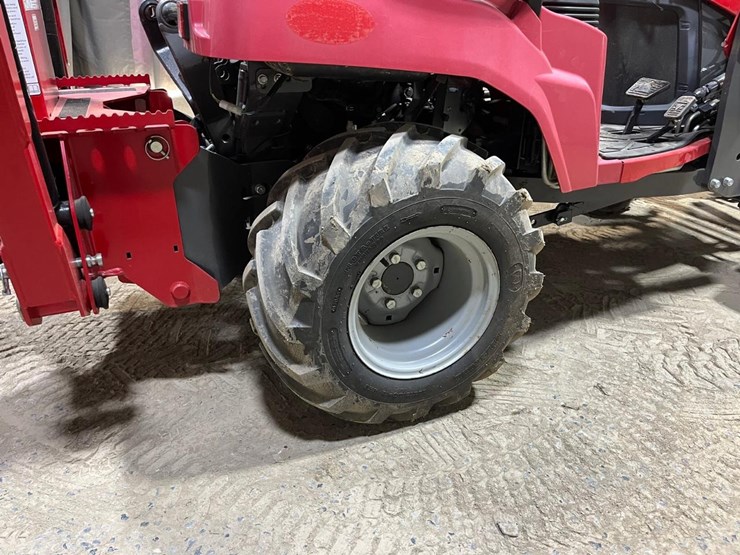 2020-massey-ferguson-gc1723eb-image-21