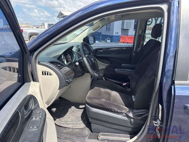2017-dodge-grand-caravan-se-image-7
