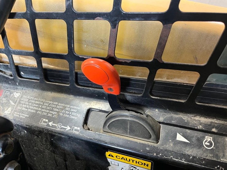 john-deere-250-image-24
