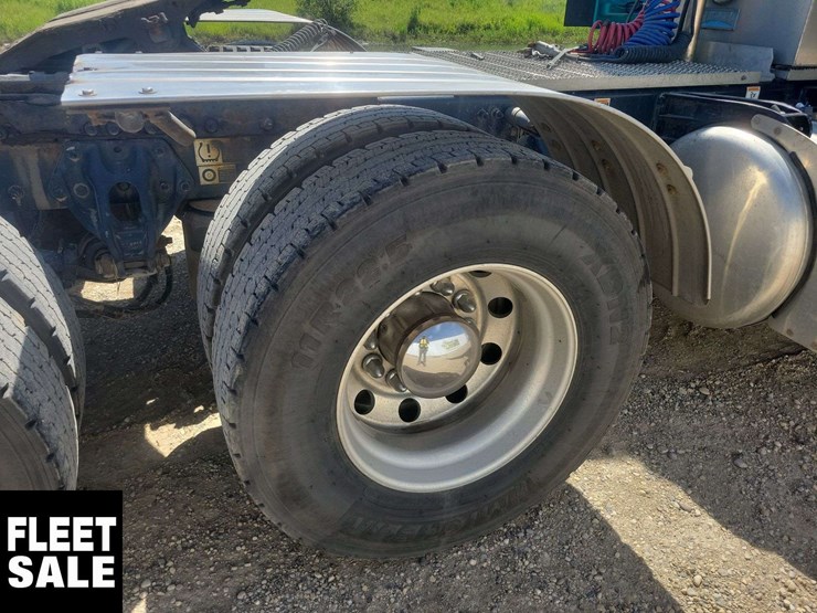 2019-peterbilt-579-image-12