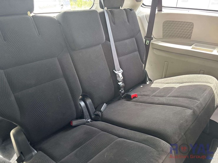 2017-dodge-grand-caravan-se-image-22