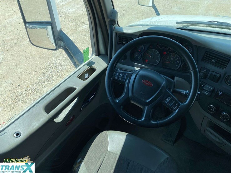 2019-peterbilt-579-image-41