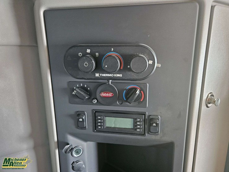 2019-peterbilt-579-image-24