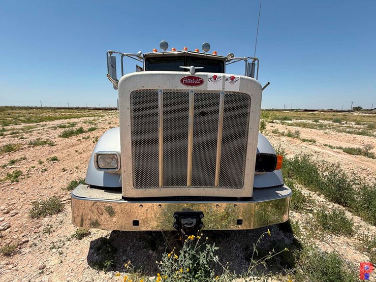 2013-peterbilt-367-image-3