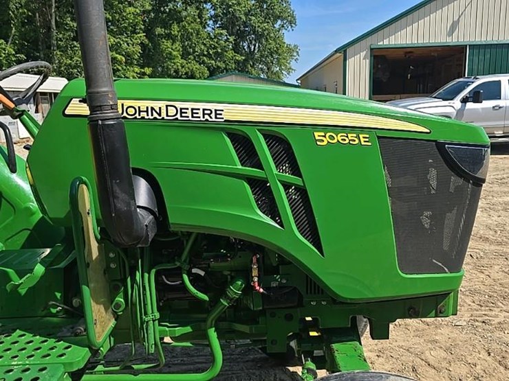 2015-john-deere-5065e-image-45