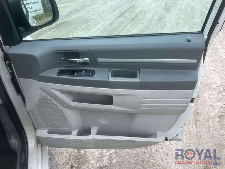 2010-dodge-grand-caravan-se-image-24