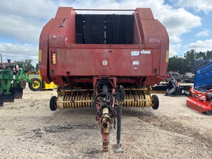 new-holland-br780-image-5