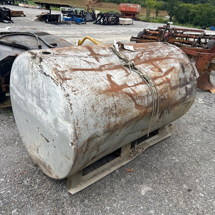 #83 • ROUND METAL TANK, 3’X5’